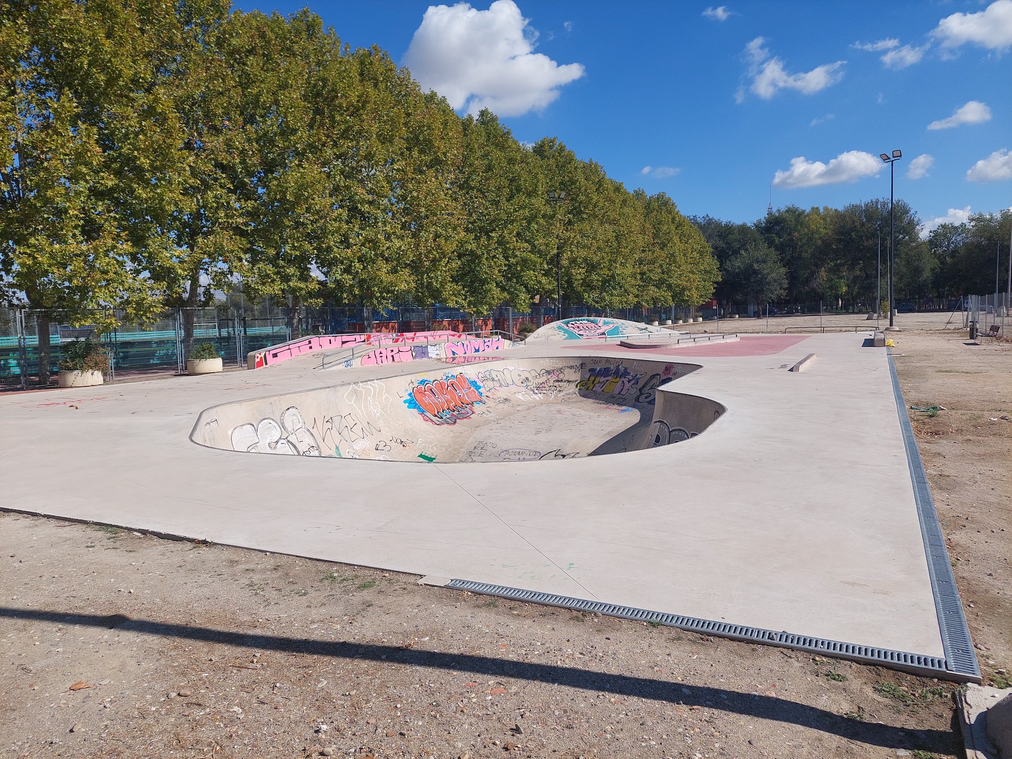 Perales skatepark - Trucks and Fins