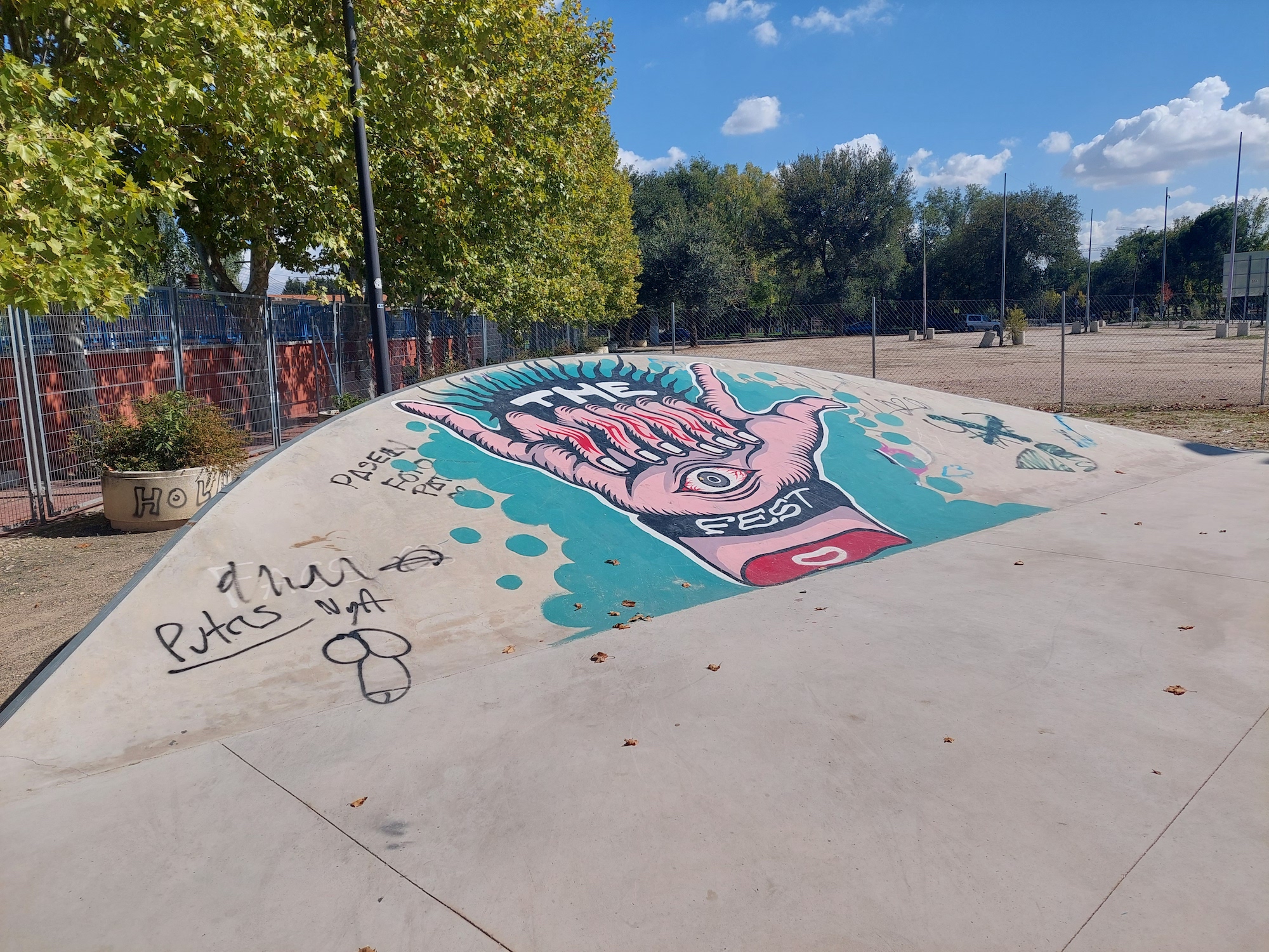 Perales skatepark - Trucks and Fins