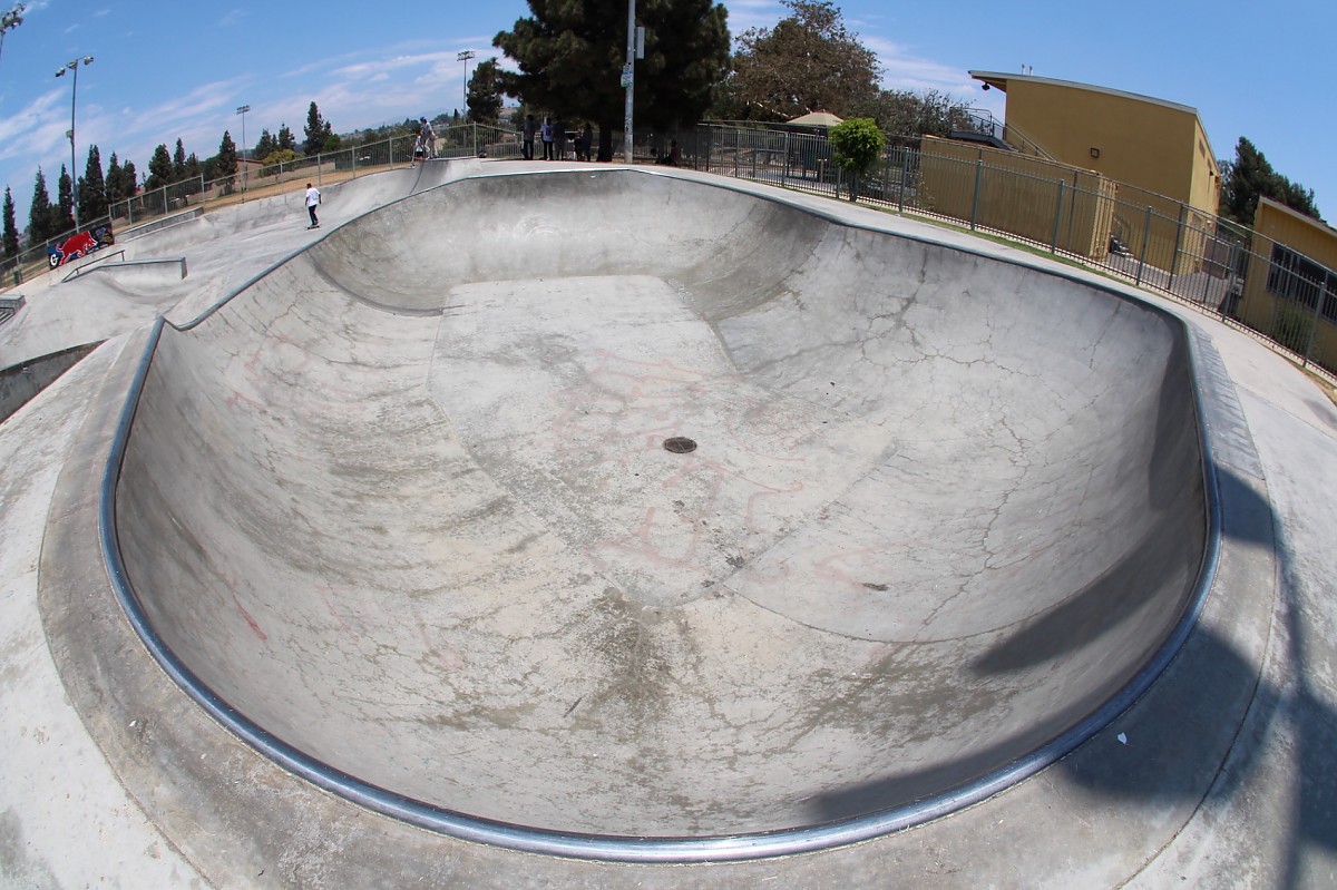 Belvedere skatepark - Trucks and Fins